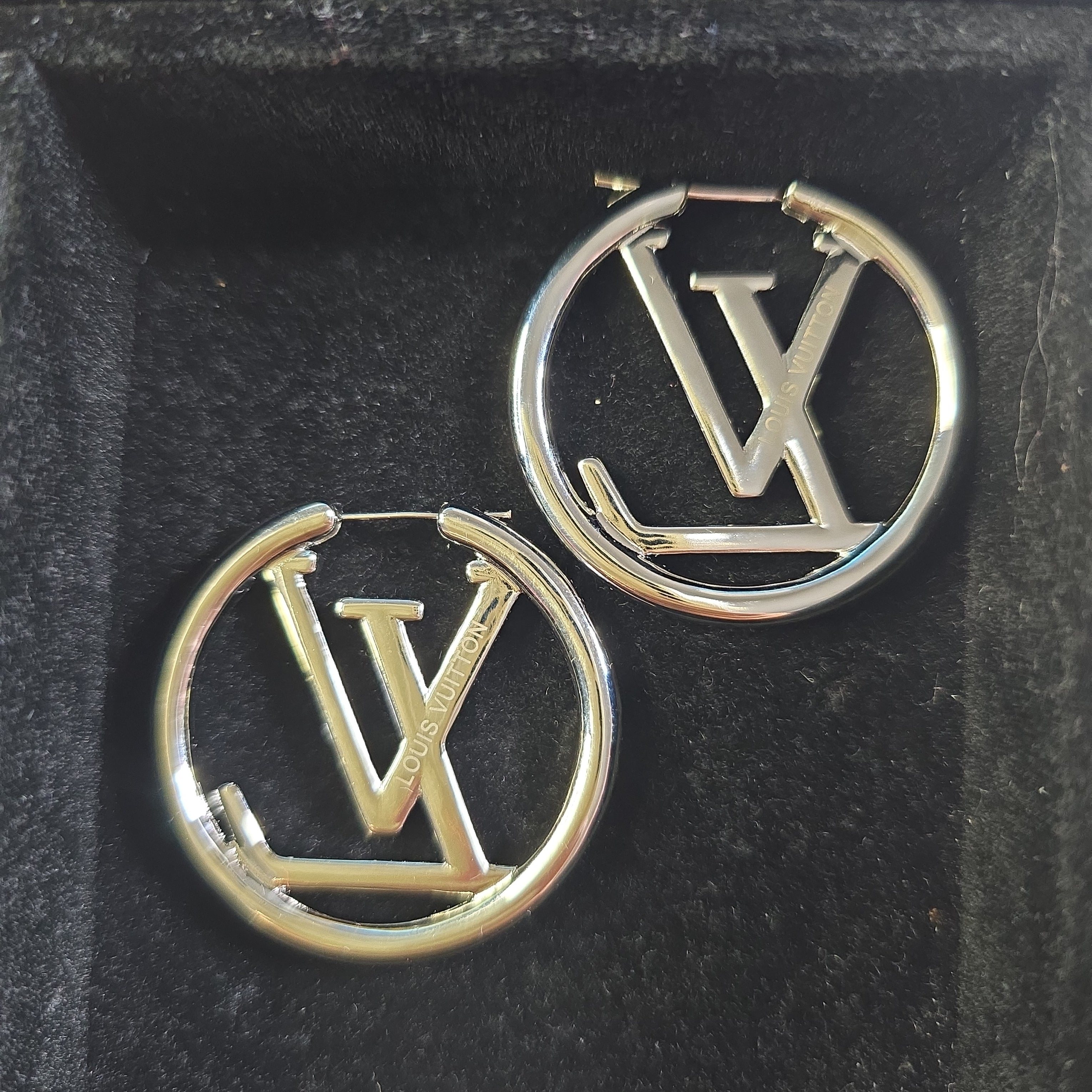 LV Hoops Medium 4CM - Mourimani Beauty & Accessories