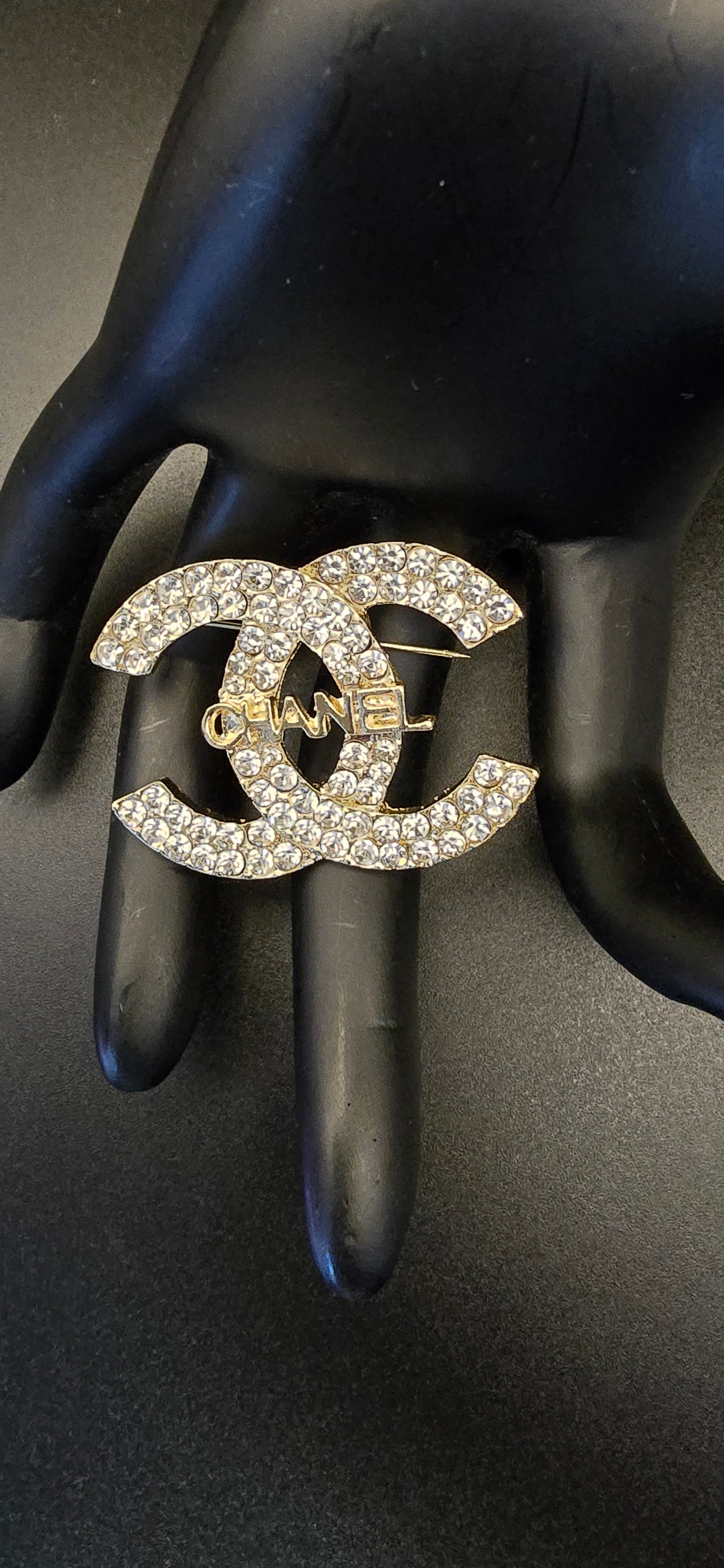 Gold brooch pin - Mourimani Beauty & Accessories