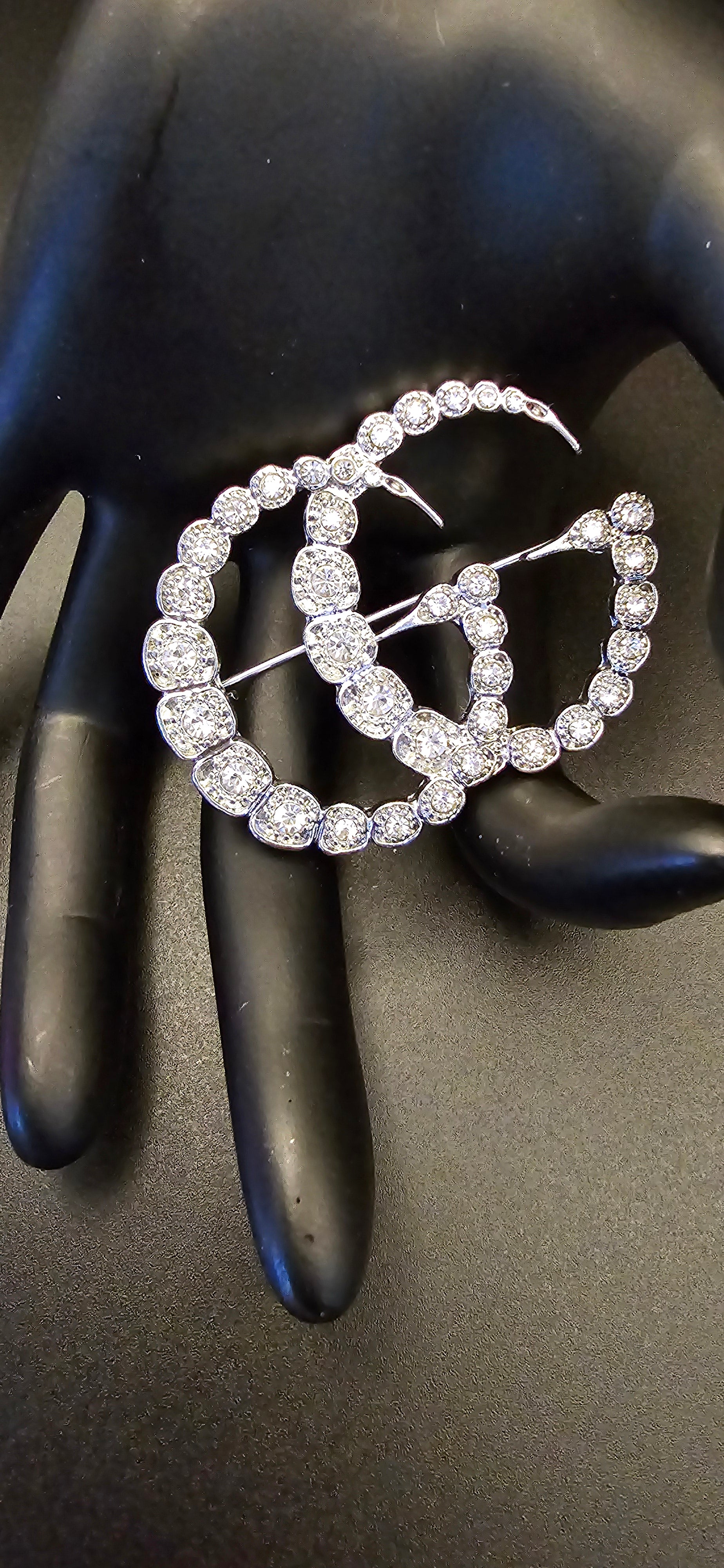 Large bling brooch - Mourimani Beauty & Accessories