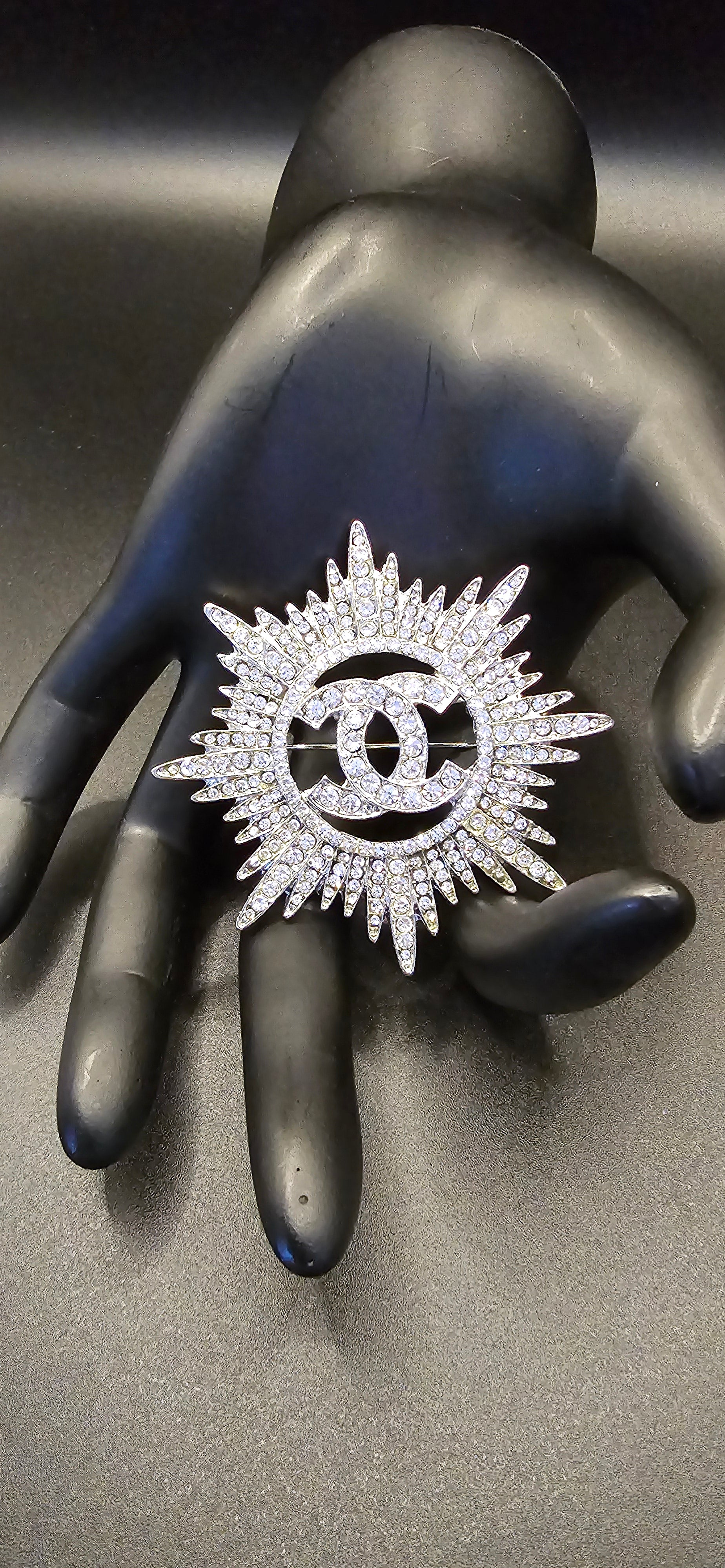 Brooch pin - Mourimani Beauty & Accessories