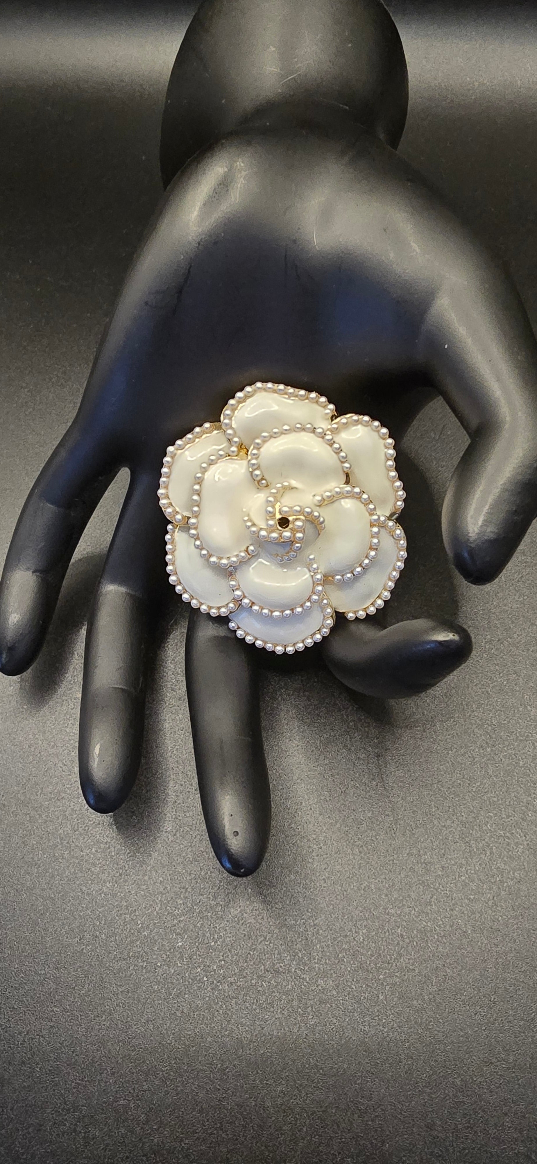 Brooch pin - Mourimani Beauty & Accessories