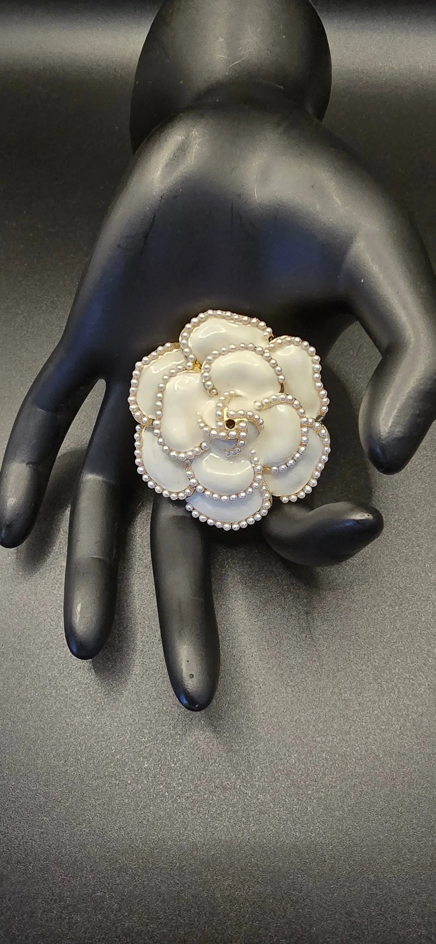 Brooch pin - Mourimani Beauty & Accessories