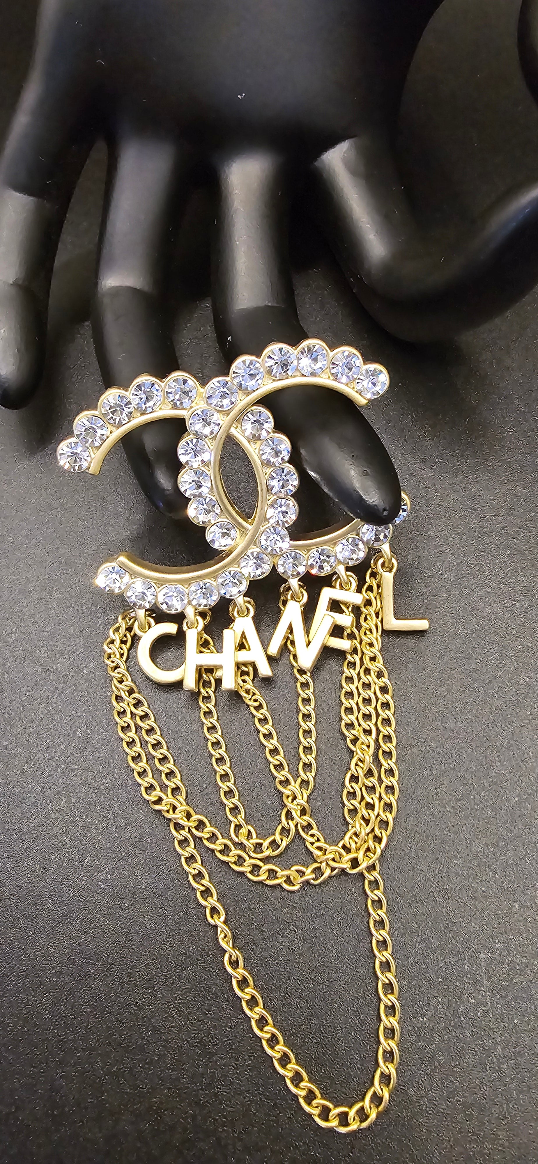 Brooch pin - Mourimani Beauty & Accessories