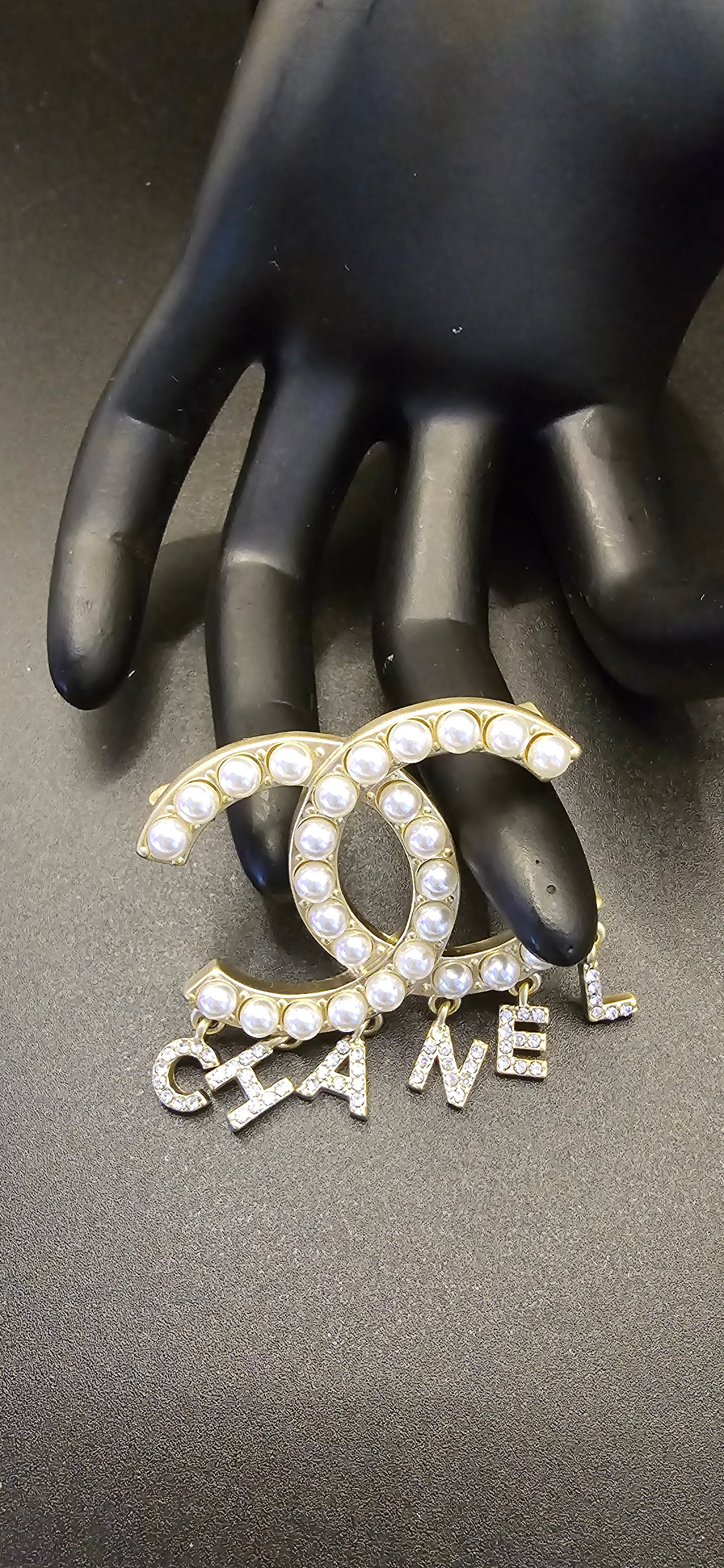 Brooch pin - Mourimani Beauty & Accessories