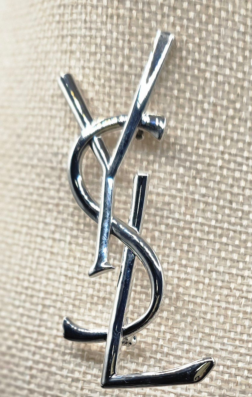 Large brooch - Mourimani Beauty & Accessories