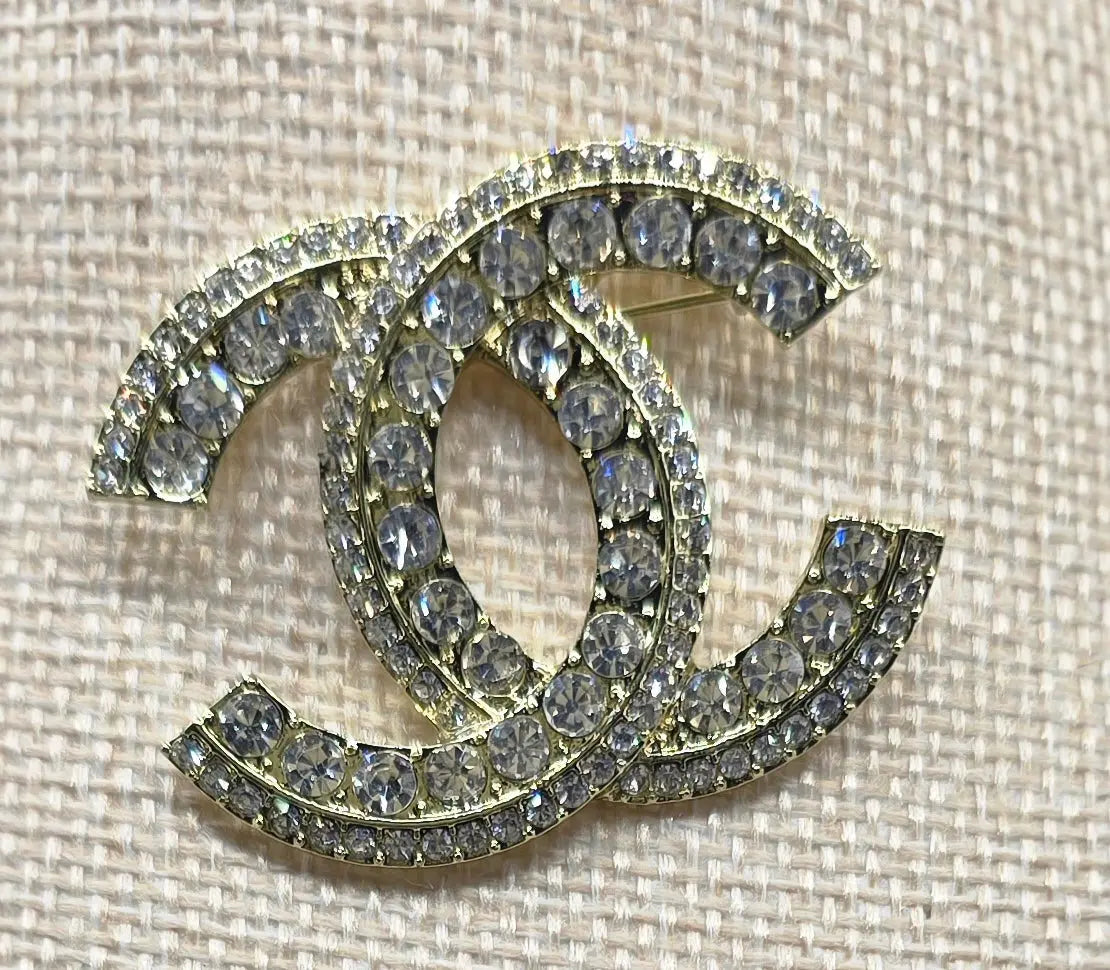 Bling brooch - Mourimani Beauty & Accessories