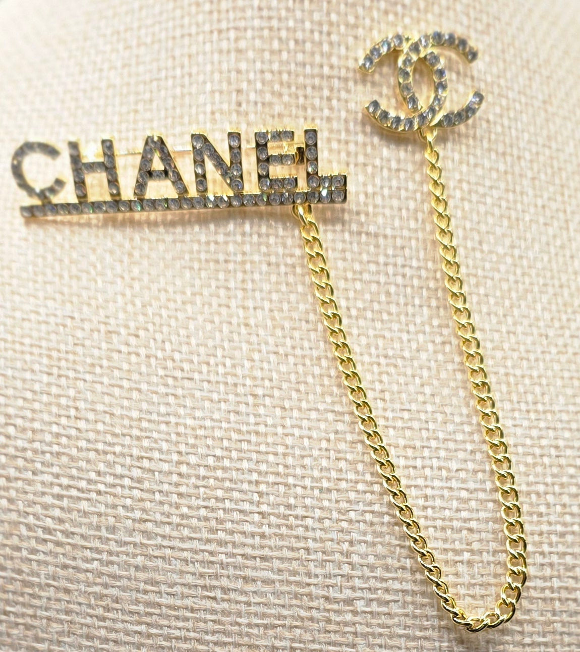 Brooch pin - Mourimani Beauty & Accessories