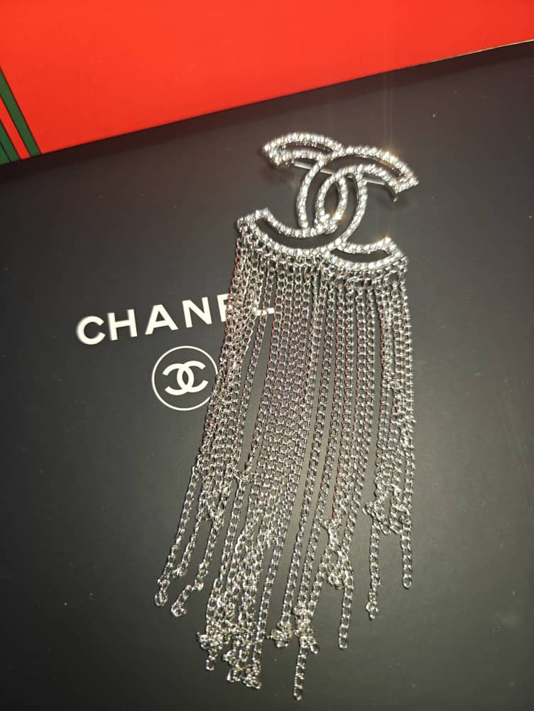 Brooch pin - Mourimani Beauty & Accessories