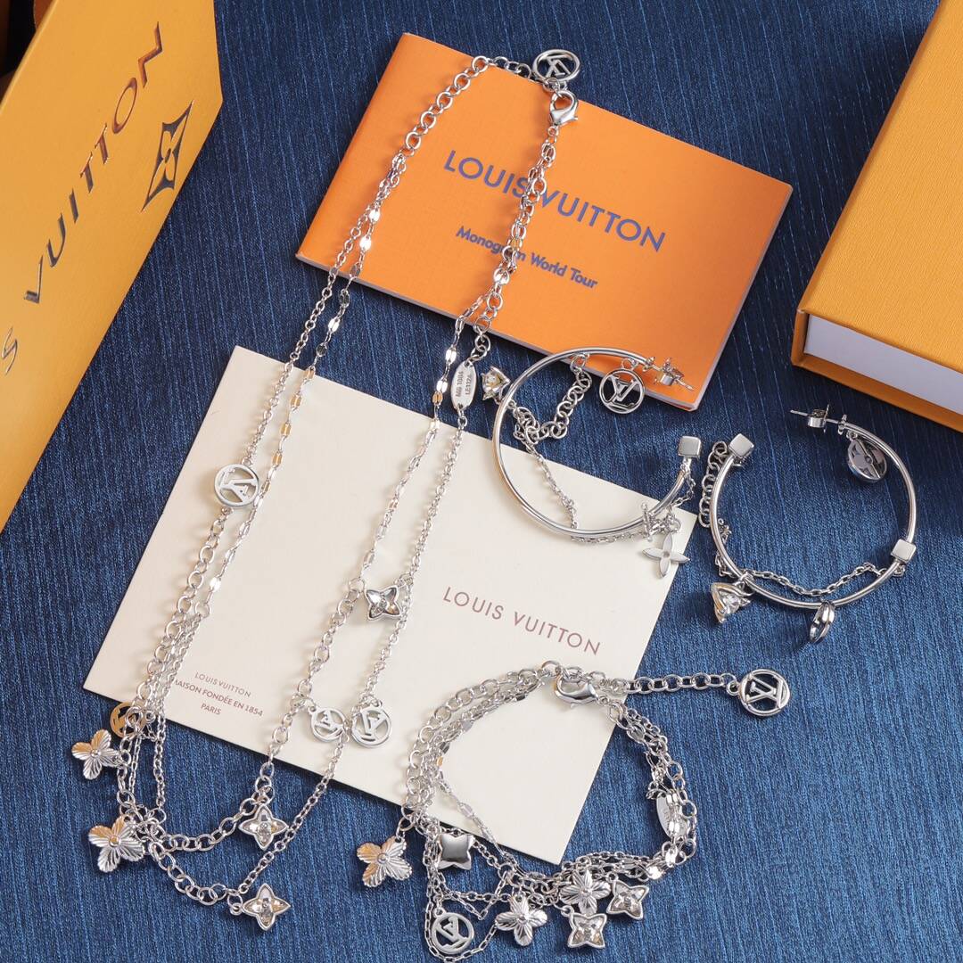 Designer Necklace *NEW* - Mourimani Beauty & Accessories