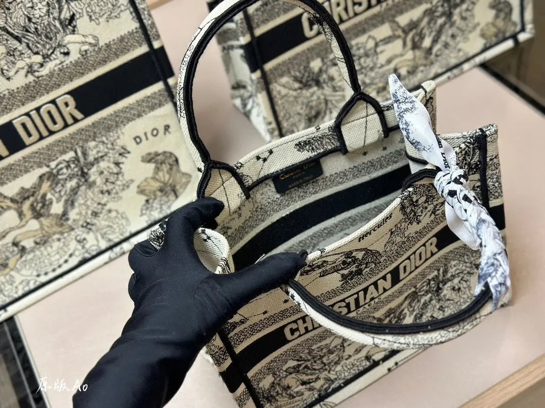 Designer Bags *NEW* #M929 **MEDIUM SIZE** Mourimani Beauty & Accessories