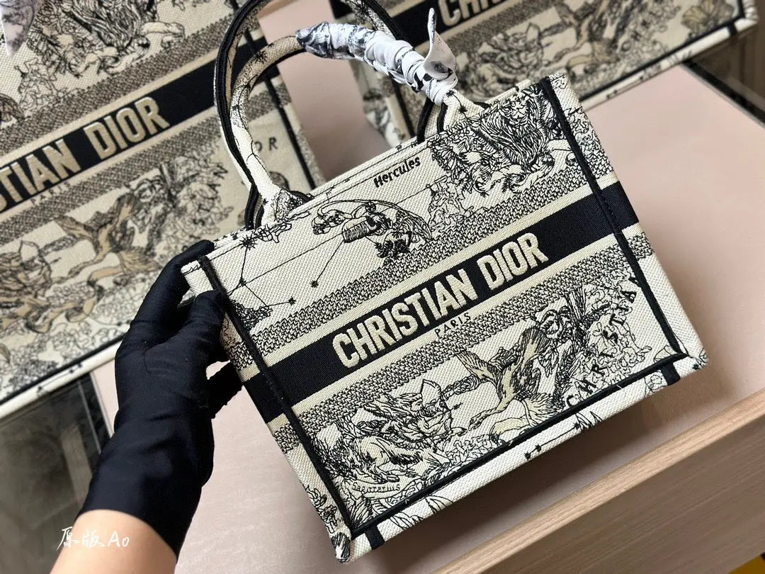 Designer Bags *NEW* #M929 **MEDIUM SIZE** Mourimani Beauty & Accessories
