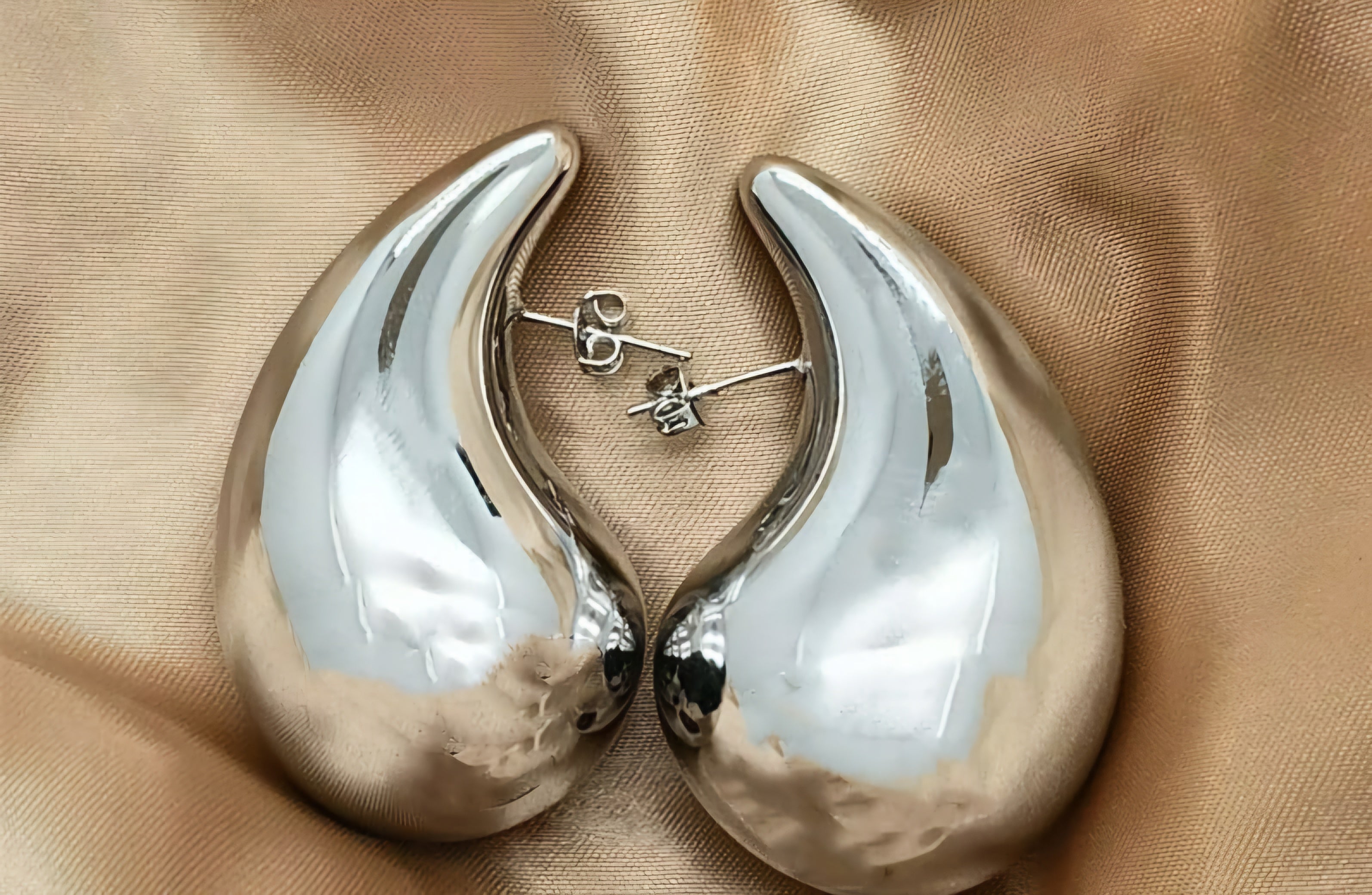 Tear drop Studs- Medium - Mourimani Beauty & Accessories