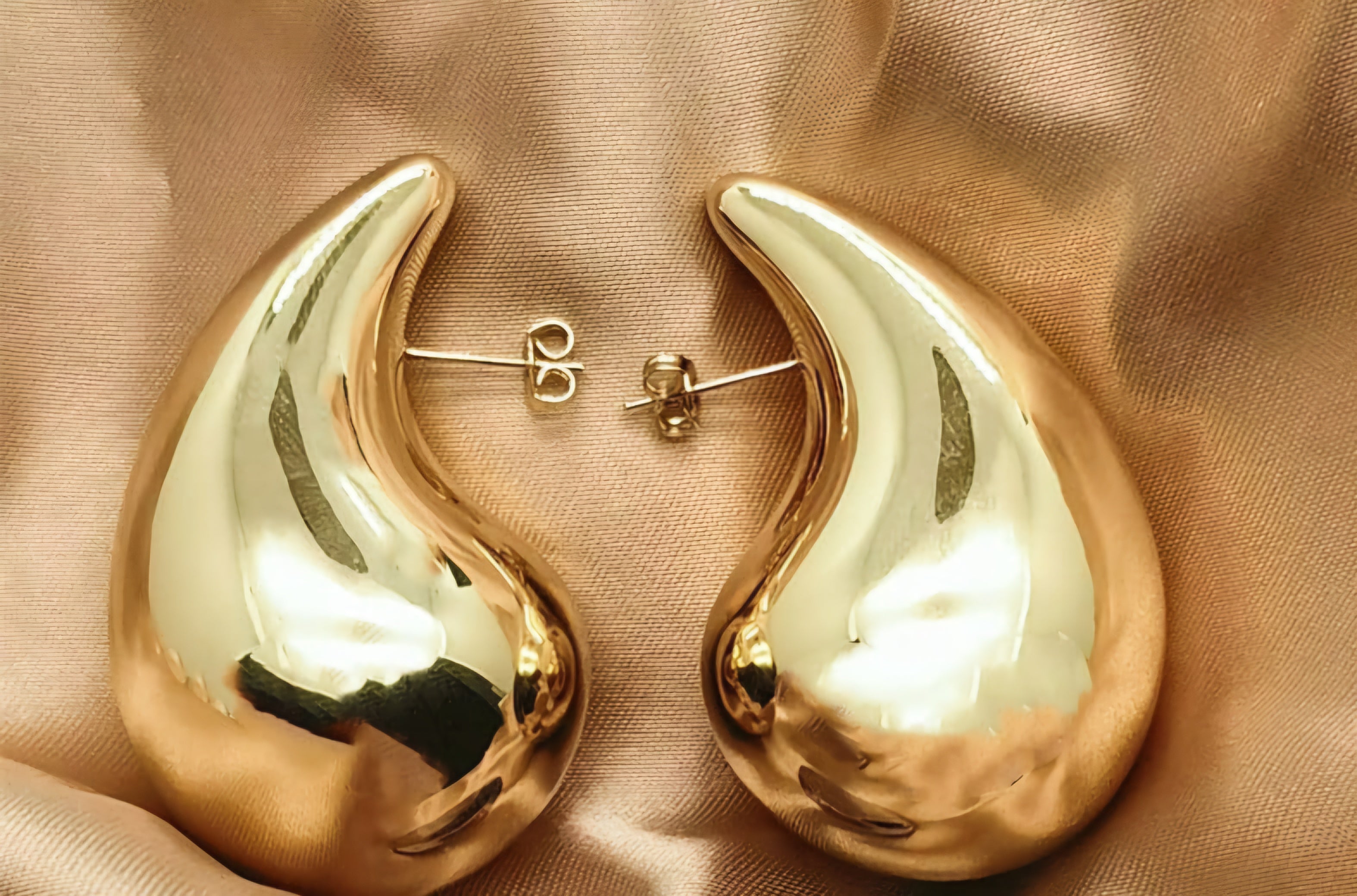 Tear drop Studs- Medium - Mourimani Beauty & Accessories