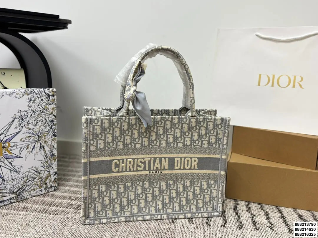 Designer Bags *NEW* #M929 **MEDIUM SIZE** Mourimani Beauty & Accessories