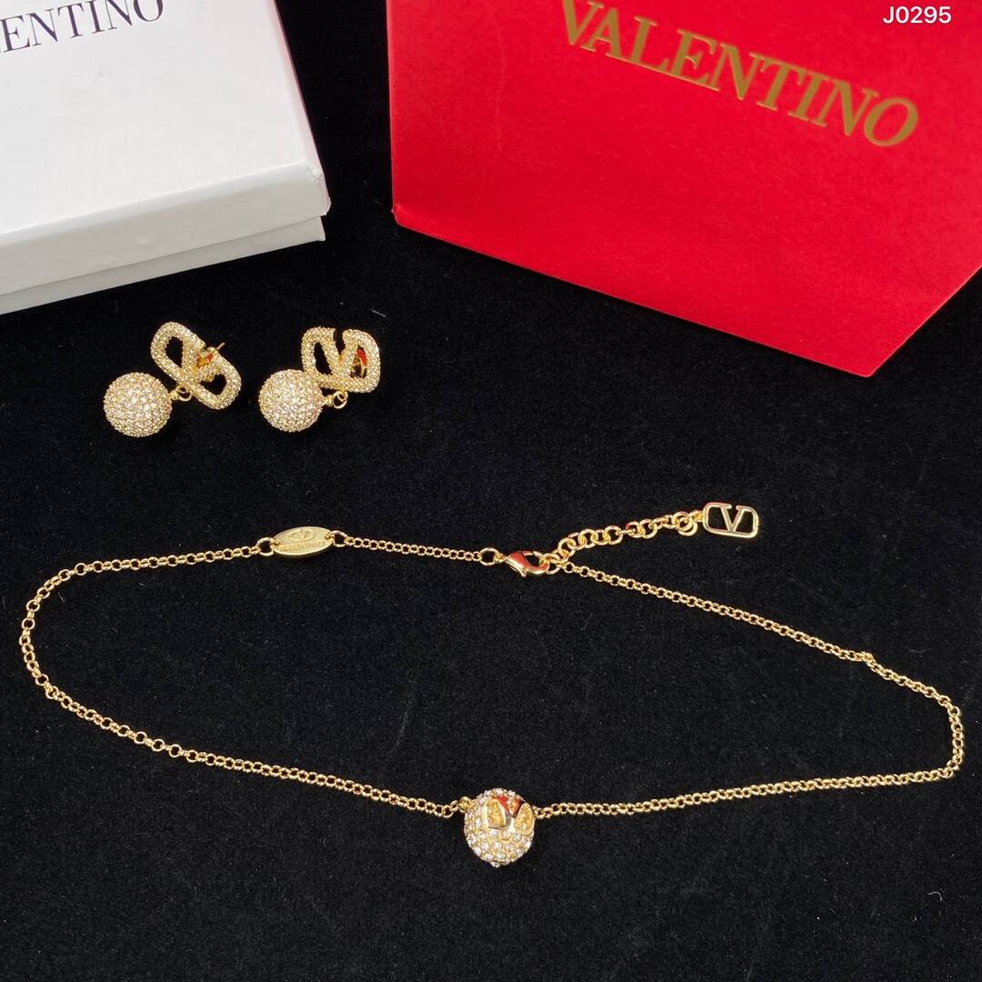 Designer Necklaces *NEW* - Mourimani Beauty & Accessories