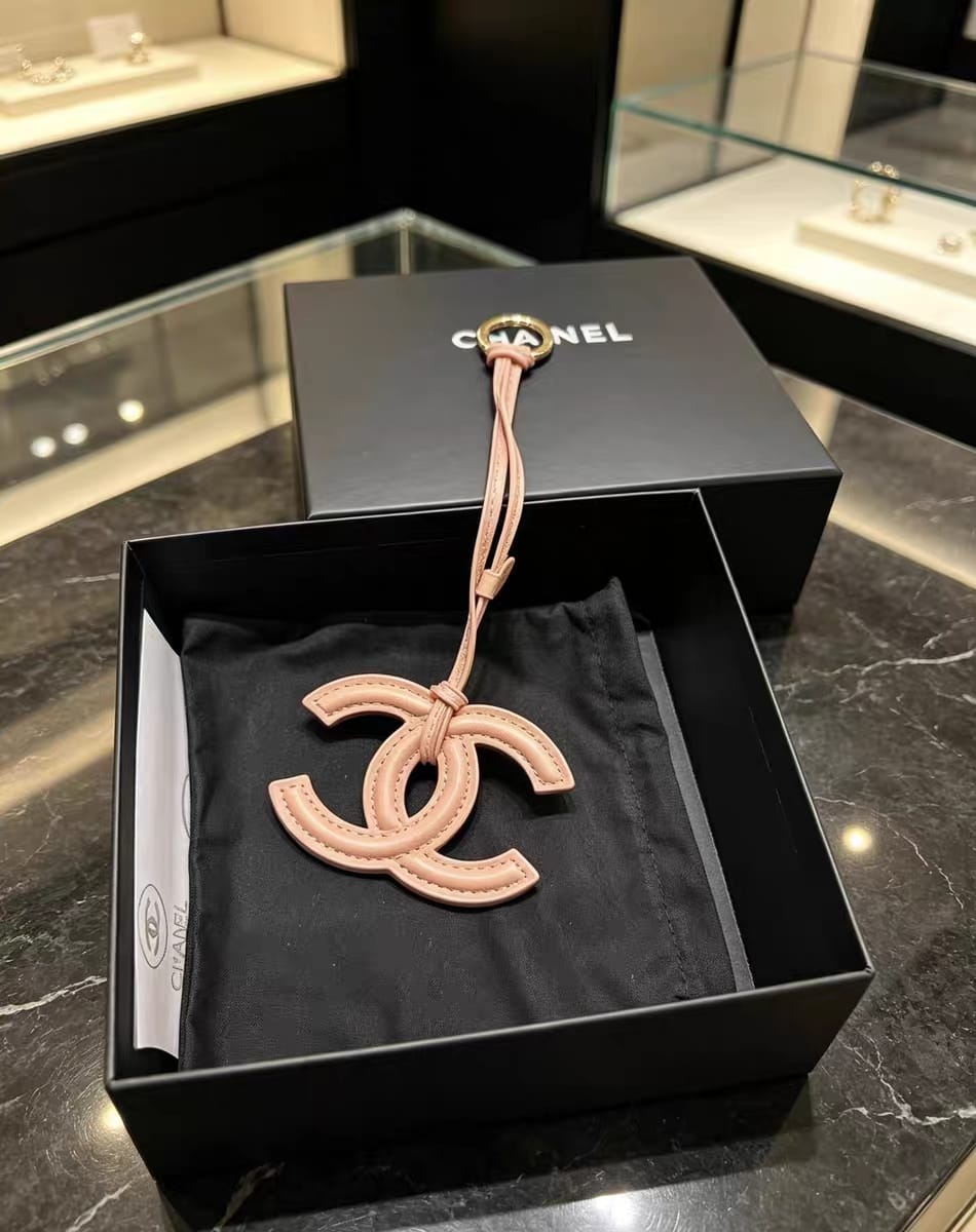 Designer Keychains *NEW* Mourimani Beauty & Accessories