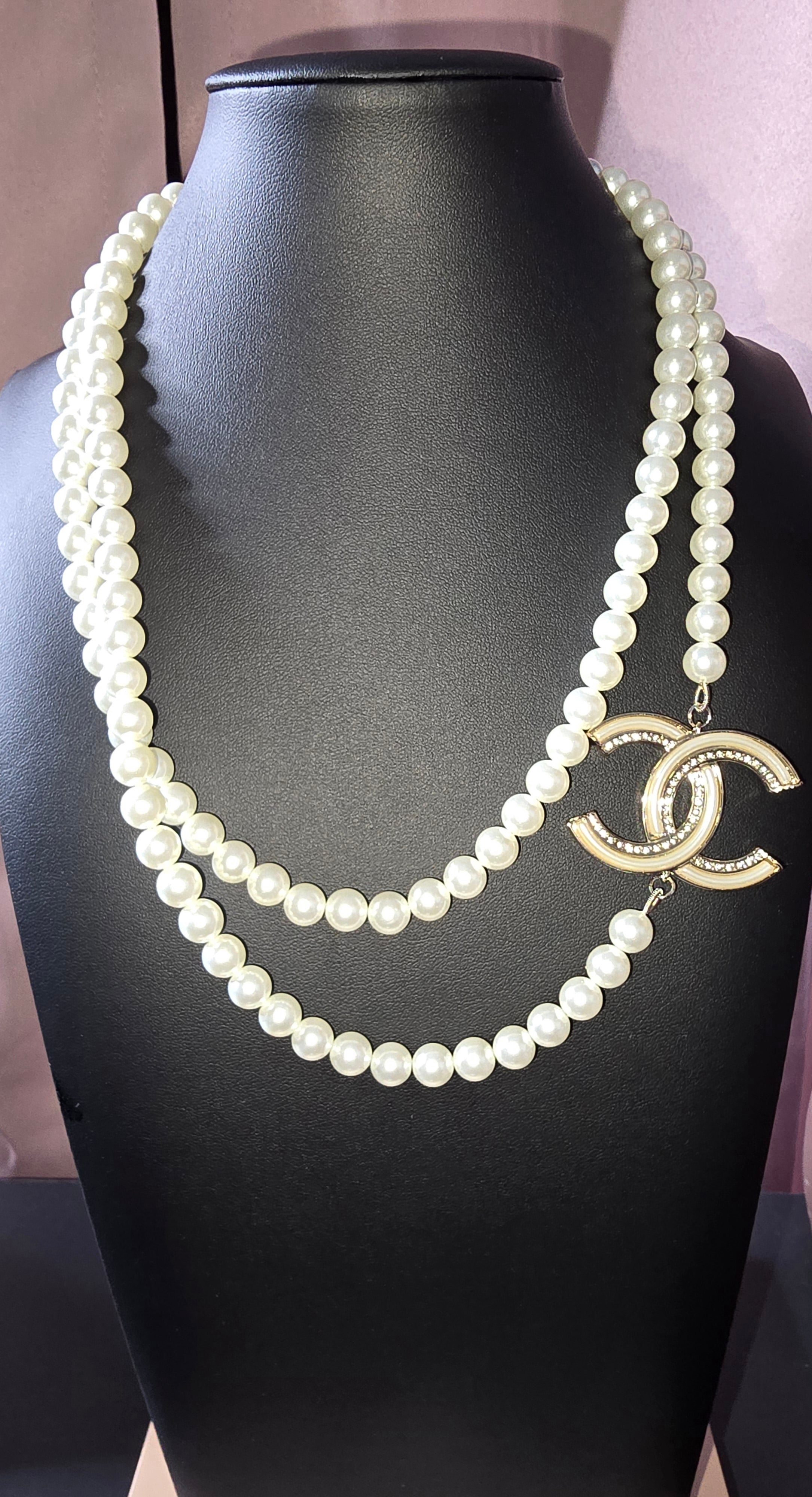 Large CC pearl necklace